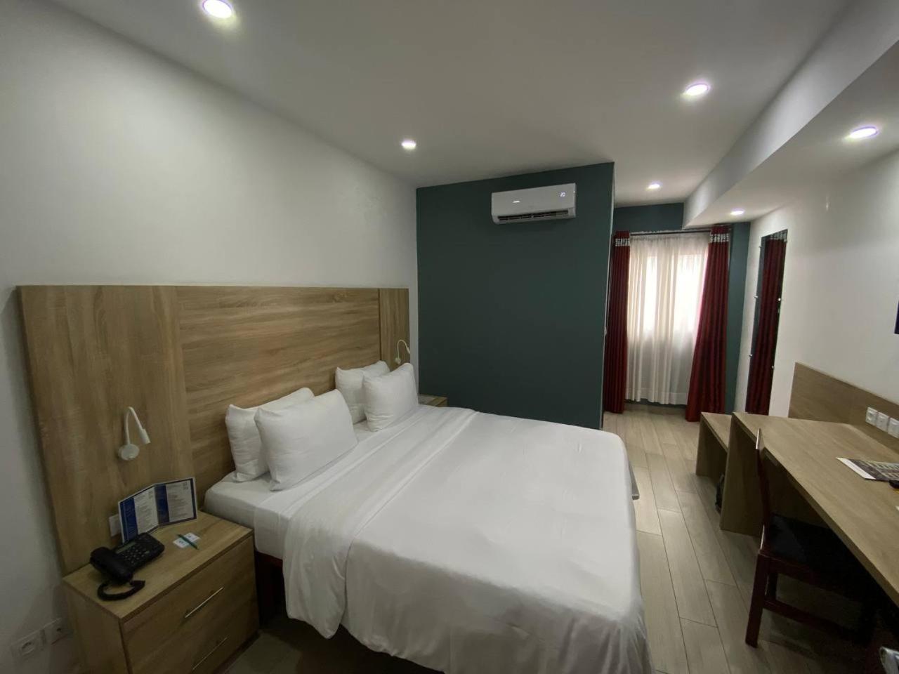 Bano Palace Hotel Douala Exterior photo