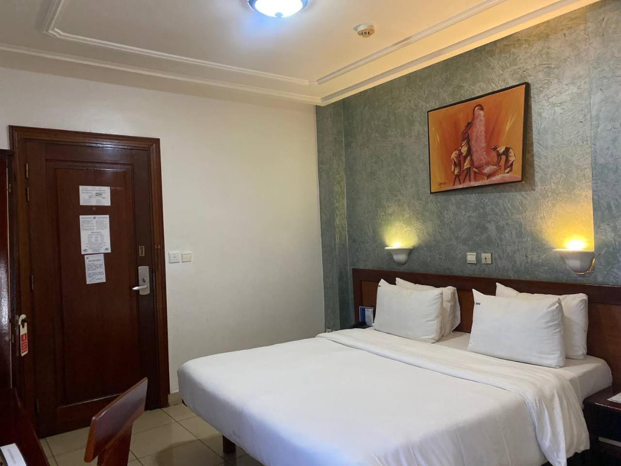 Bano Palace Hotel Douala Exterior photo