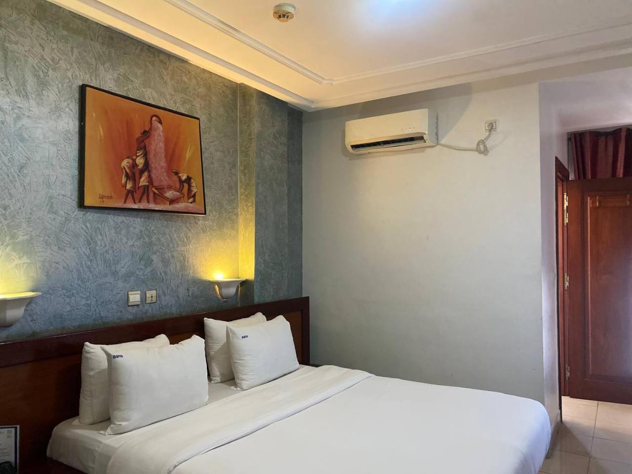 Bano Palace Hotel Douala Exterior photo