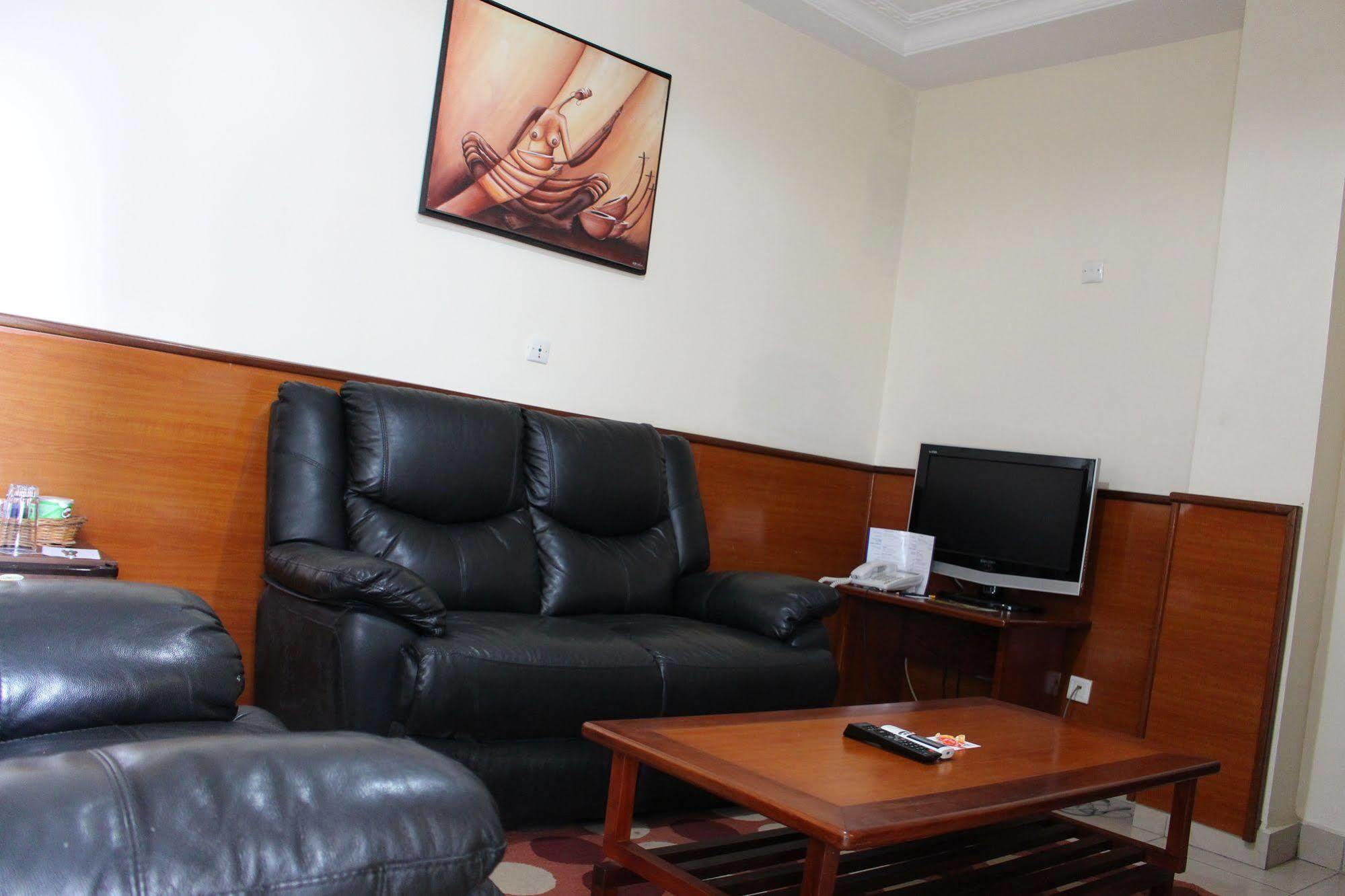 Bano Palace Hotel Douala Exterior photo
