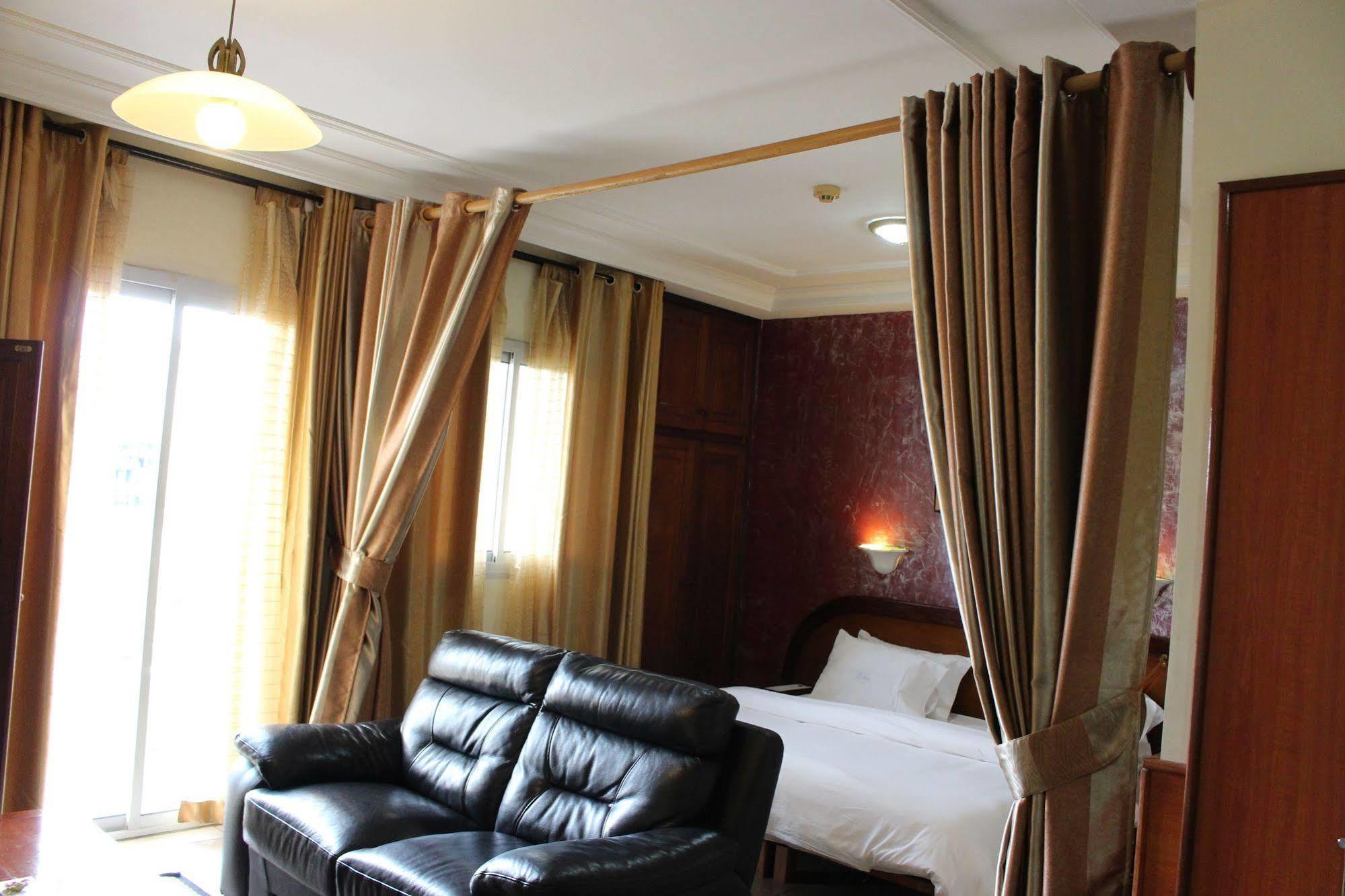 Bano Palace Hotel Douala Exterior photo